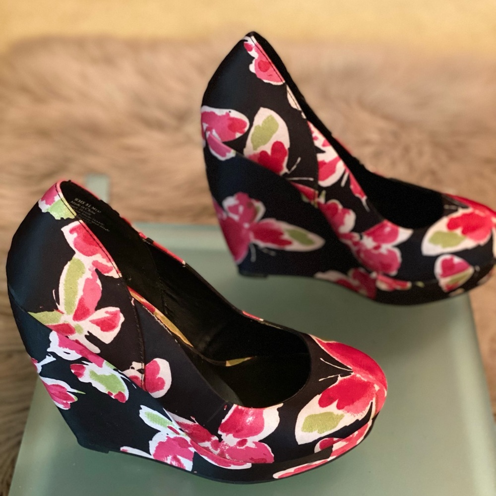 ELLE Jessica Floral Print Wedge Heel